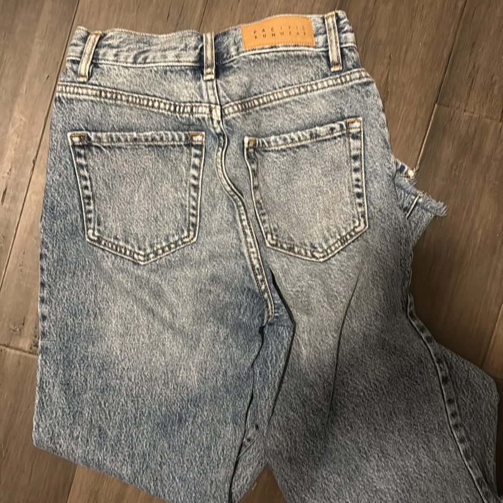 High rise straight jean. These are a size 22! But fit more like a 23 - Picture 3 of 6